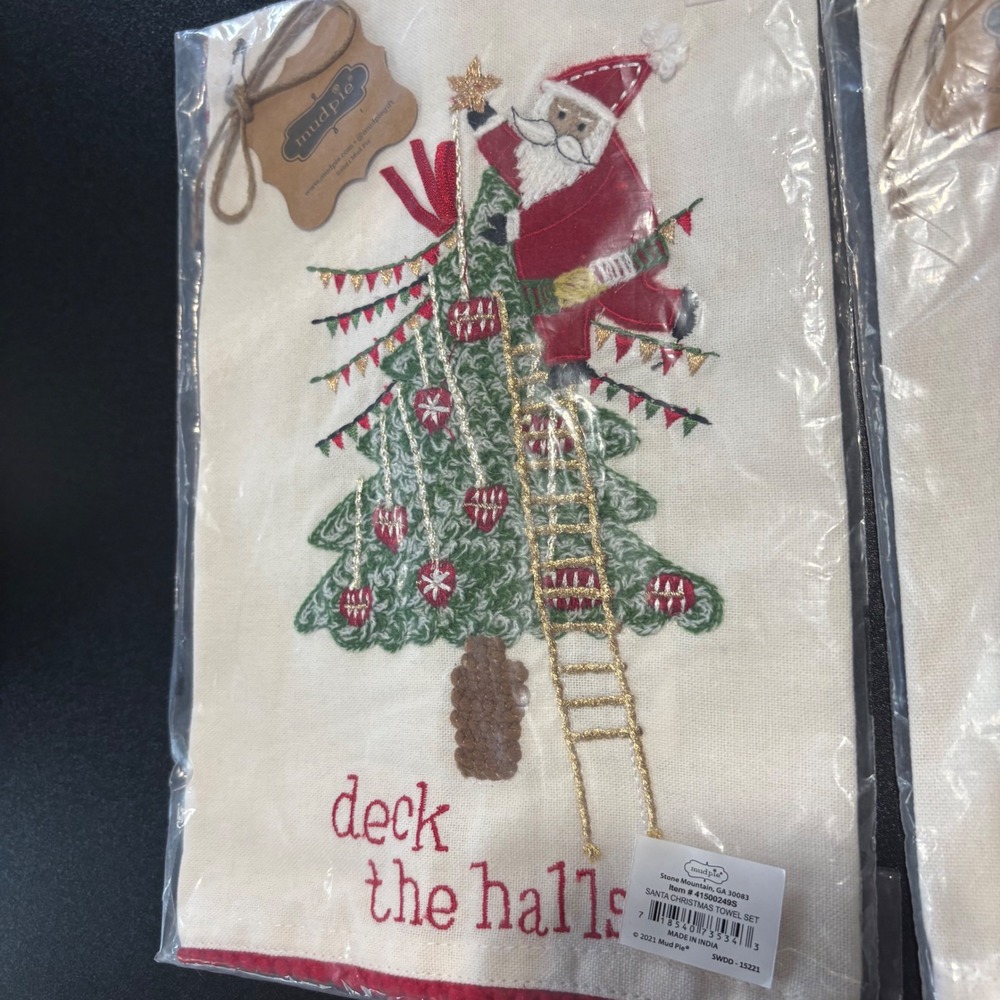 festive Mud Pie embroidered Christmas hand towel Santa decor 2 pack new - Picture 2 of 5